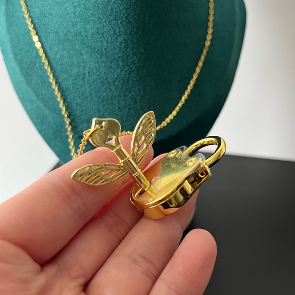 Harry Potter Jewelry β¨ WingKey and Lock Golden Necklace - Picture 2 of 3